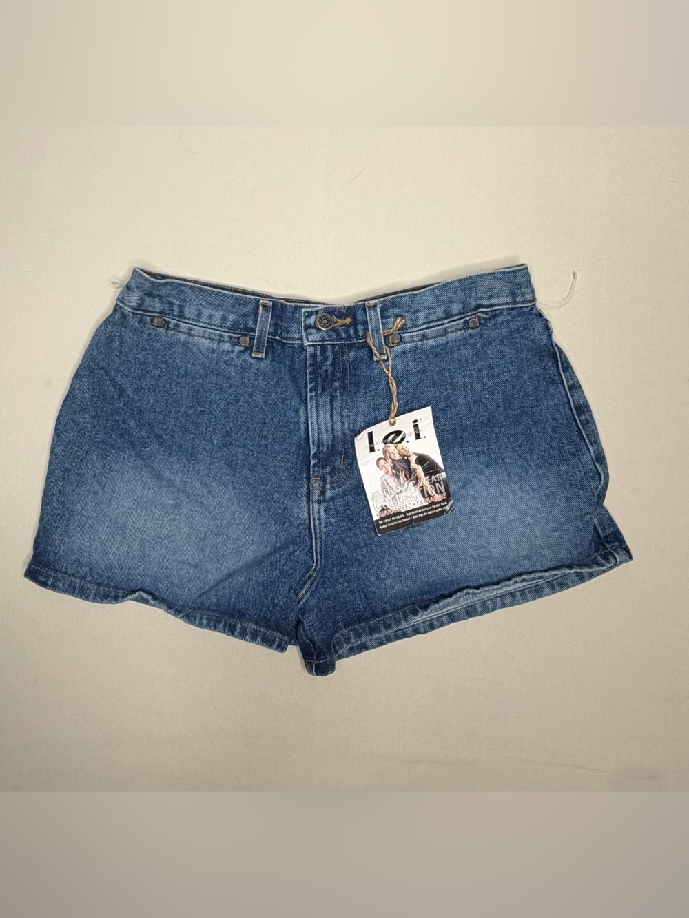 Women’s L.e.i Blue Denim Mid Rise  Front and  Back Pockets  Shorts Size:13 NWT